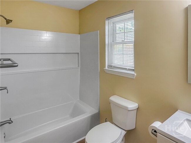 Building Photo - 406 Riverview Dr