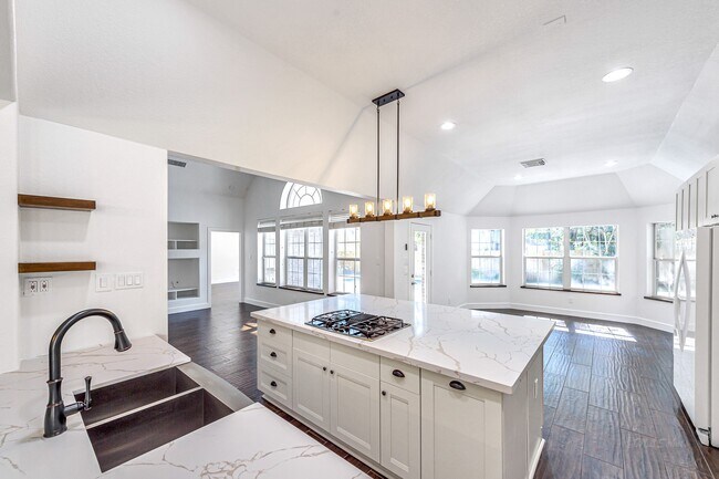 Building Photo - 6 Old River Pl