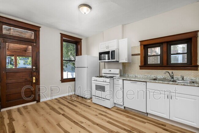 Building Photo - 5033 Ray Ave