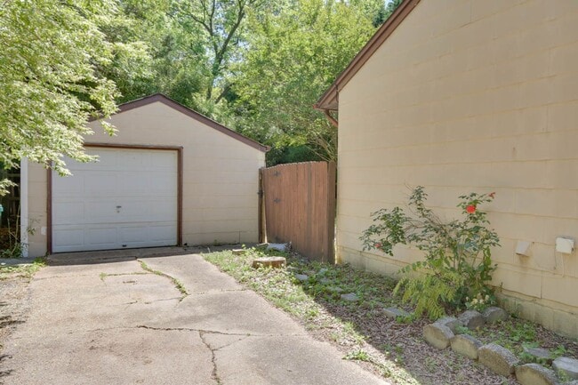 Building Photo - 106 Woodhaven Rd