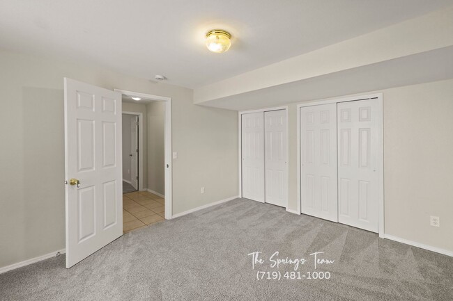 Building Photo - Spacious Ranch-Style 5-Bedroom in The Heig...