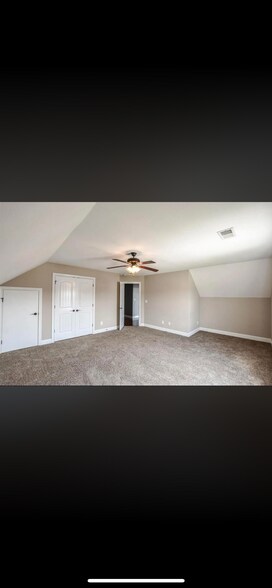 Building Photo - 812 Carousel Ct