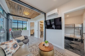 Building Photo - 736 W Rider Dr