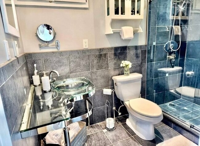 Building Photo - 166 Quincy Shore Dr