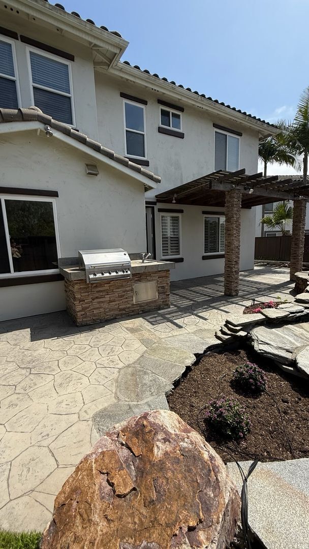Building Photo - Spacious 4-Bedroom 3.5-Bath with Bonus Den...
