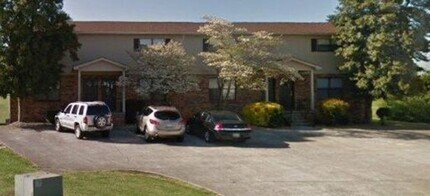 Building Photo - Beautifully Updated 2-Bedroom Townhome with Washer/Dryer Hookups!