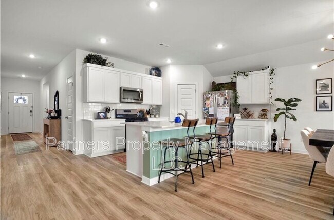 Building Photo - 4435 W Canyon Run Dr