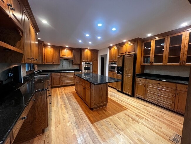 Building Photo - 809 Overlook Dr