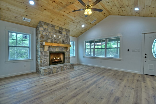 Building Photo - 64 Walnut Dr