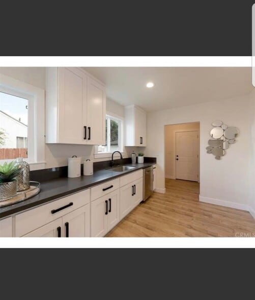 Building Photo - 12521 Wixom St