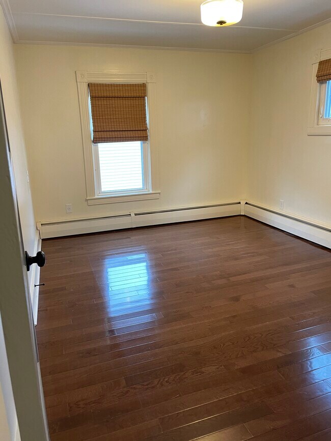 Building Photo - 14 Tyler St