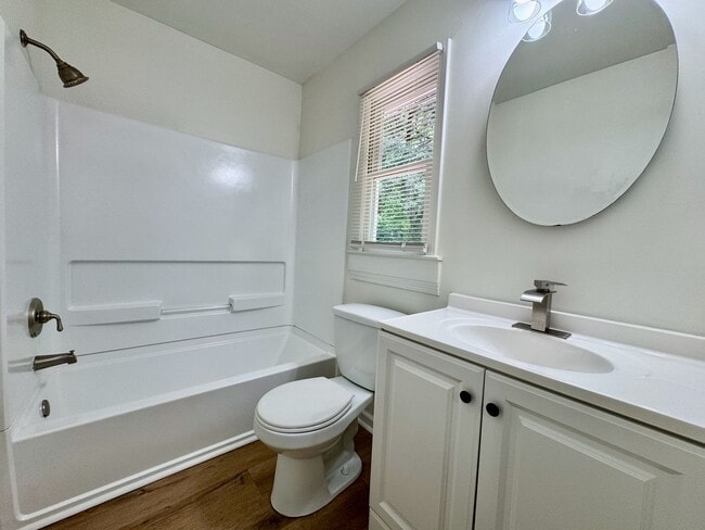Building Photo - 508 Landers Dr SW