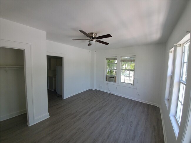 Building Photo - 236 NE 28th St