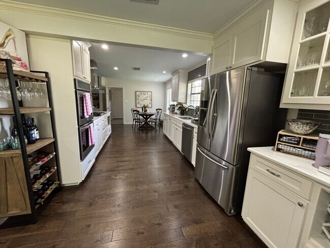 Building Photo - ELLERBE ROAD ESTATES BEAUTY