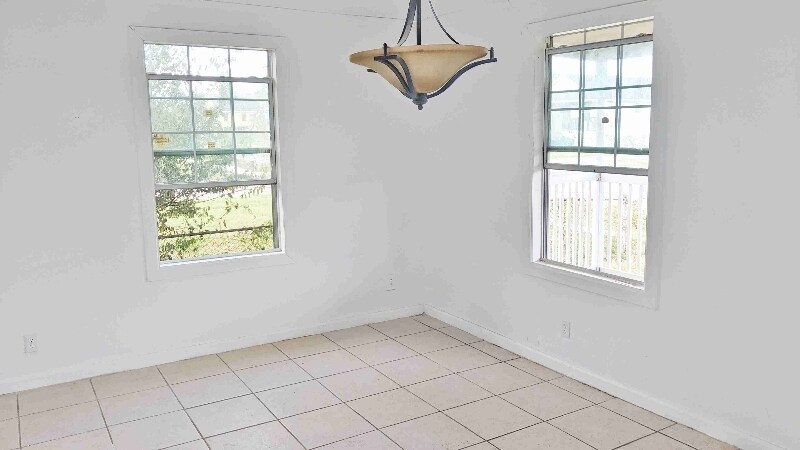 Building Photo - 1824 St Maurice Ave