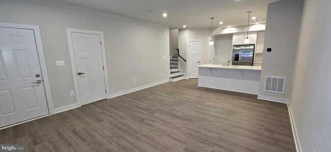 Building Photo - 2542 VERONA Pl