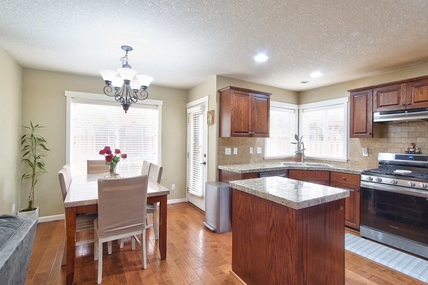 Building Photo - 17536 SW Parkway Ct