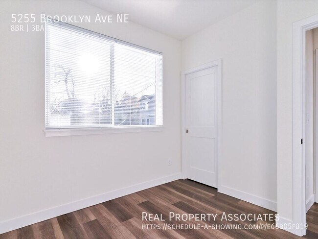 Building Photo - 5255 Brooklyn Ave NE