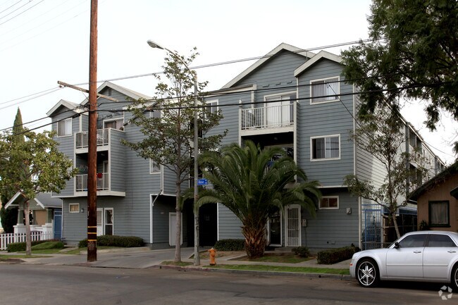 Building Photo - 534-536 Rose Ave