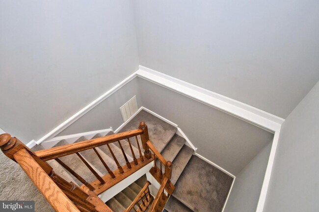 Building Photo - 3435 Westview Dr