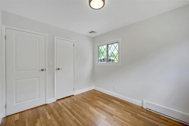 Building Photo - 77 Greenwood Ln