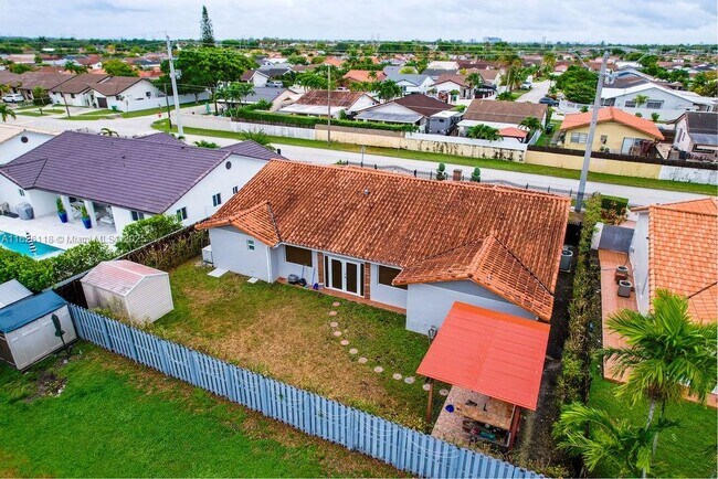 Building Photo - 1626 SW 139th Ave