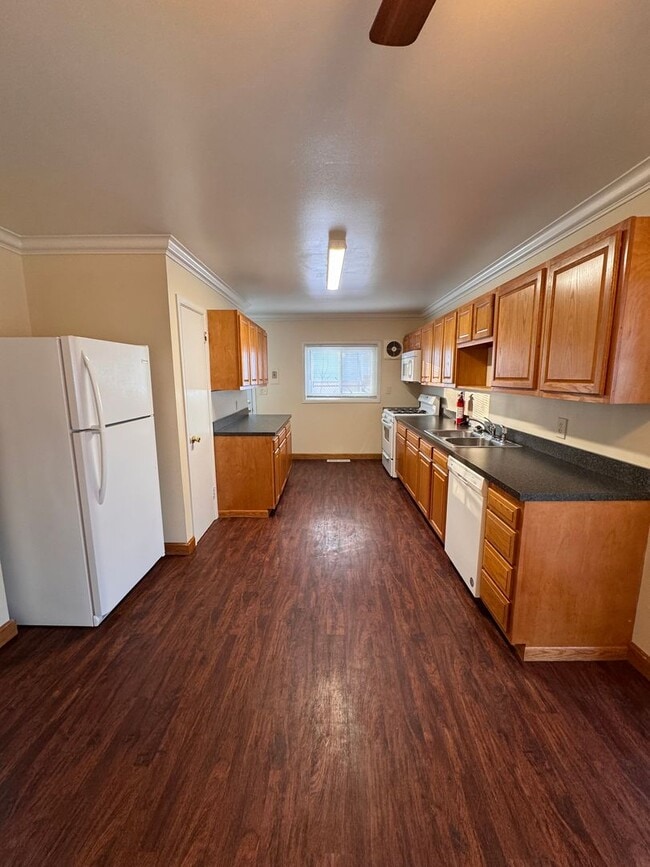 Building Photo - 3962 Lake Rd