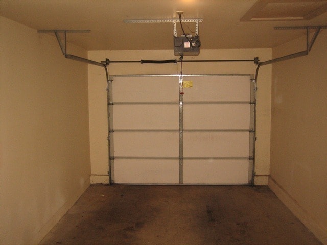 Building Photo - 2Bd/1.5Ba Two Story Condo - Available to View!