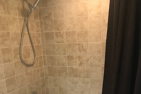 Master Bath - 450 W 7th St