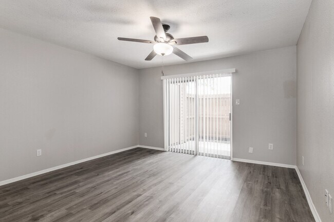 Building Photo - 10555 Turtlewood Ct