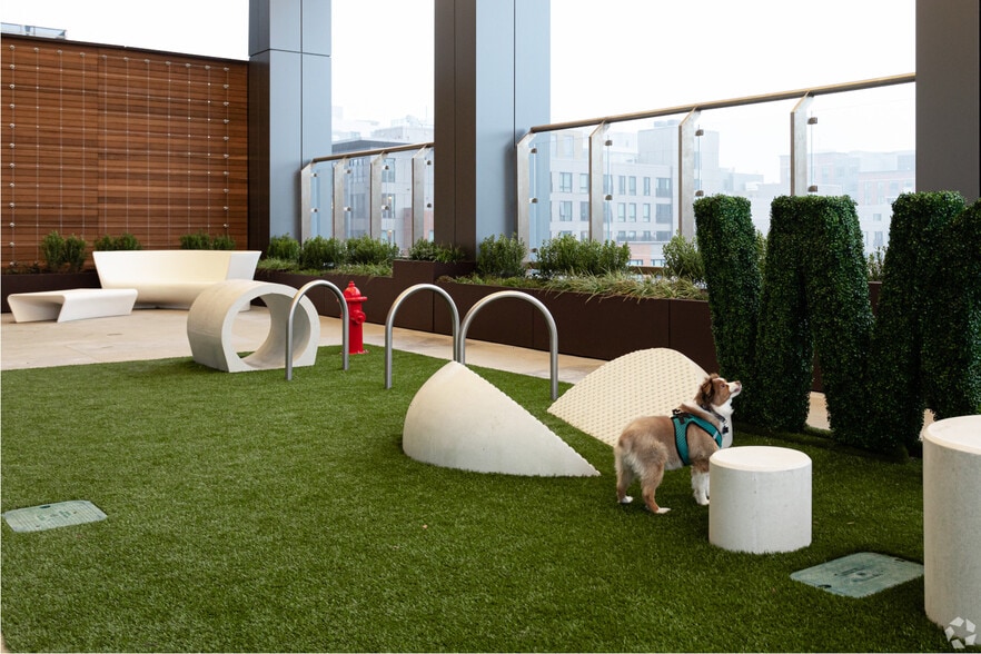 Building Photo - Hub50House