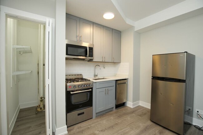 Building Photo - 508 W Belmont Ave