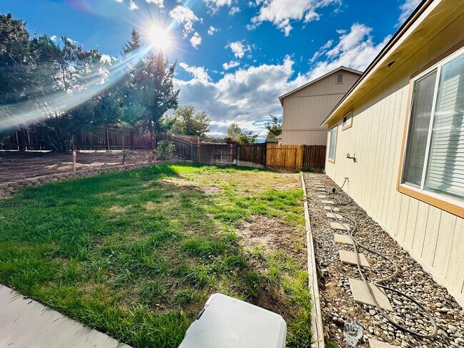 Building Photo - Adorable 3 bedroom with great location!