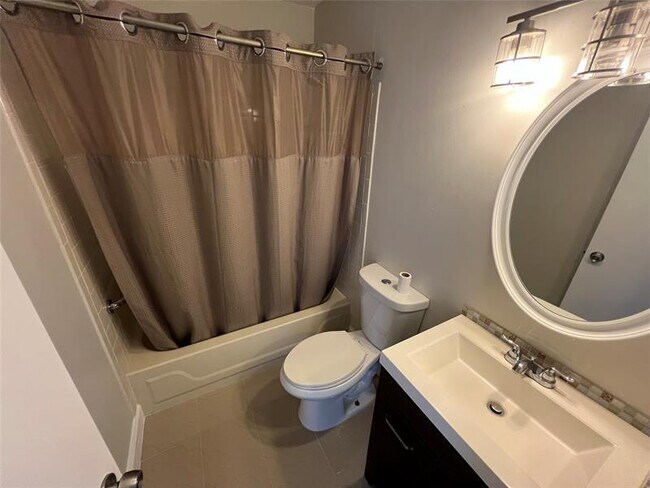 Building Photo - 3370 Beau Rivage Dr