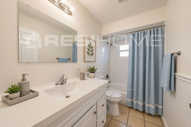 Building Photo - 6405 64th Dr E