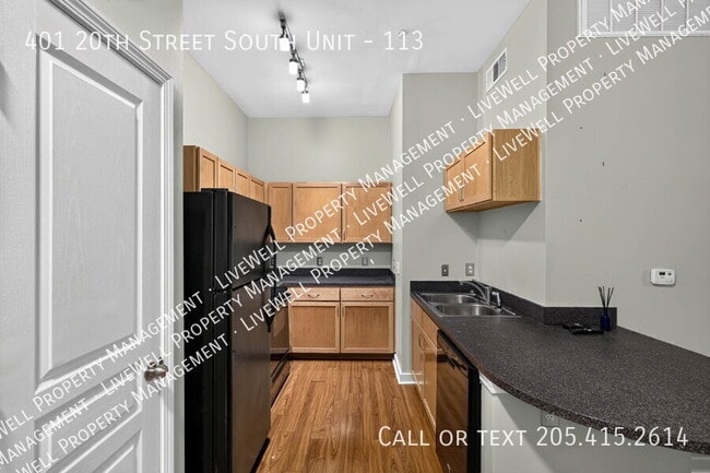 Building Photo - 401 20th St S