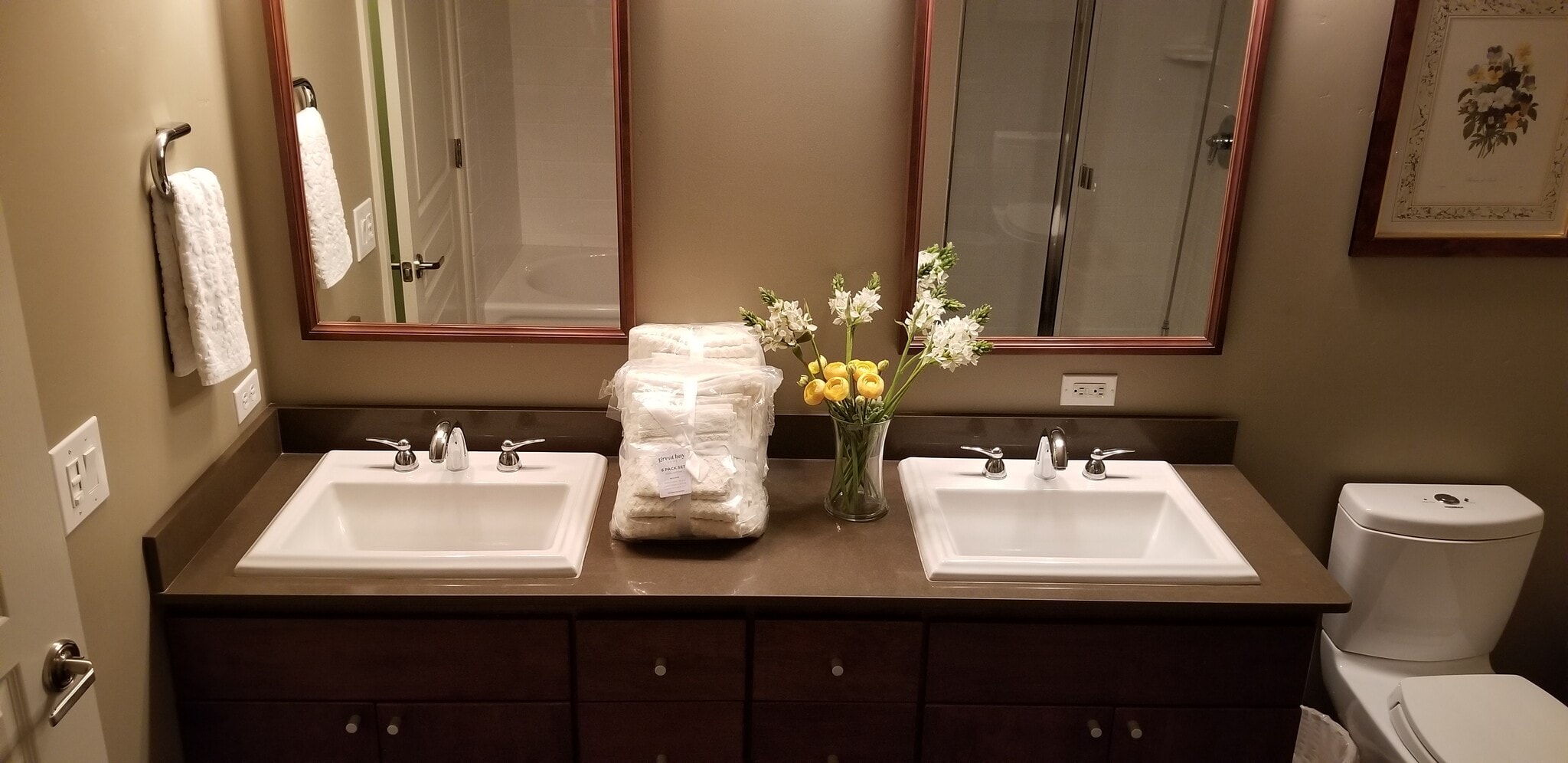 Main Bathroom - 323 W Jefferson St