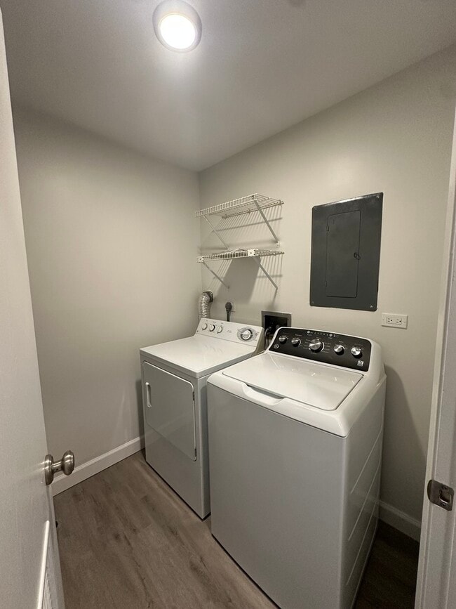 Building Photo - 131 E Winchester Rd