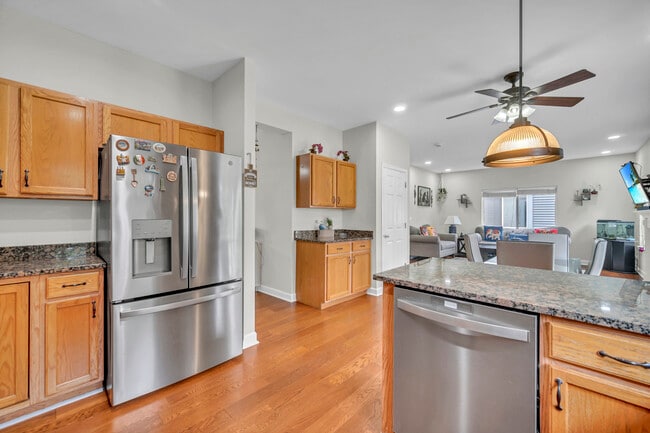 Building Photo - 898 Lakestone Ln