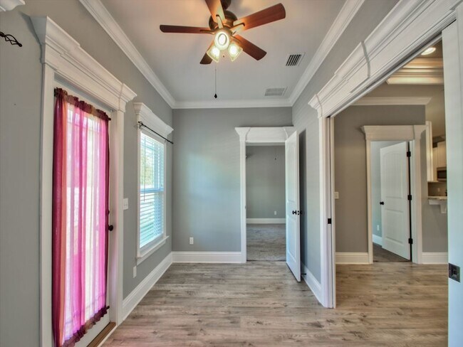 Building Photo - 114 Carousel Cir