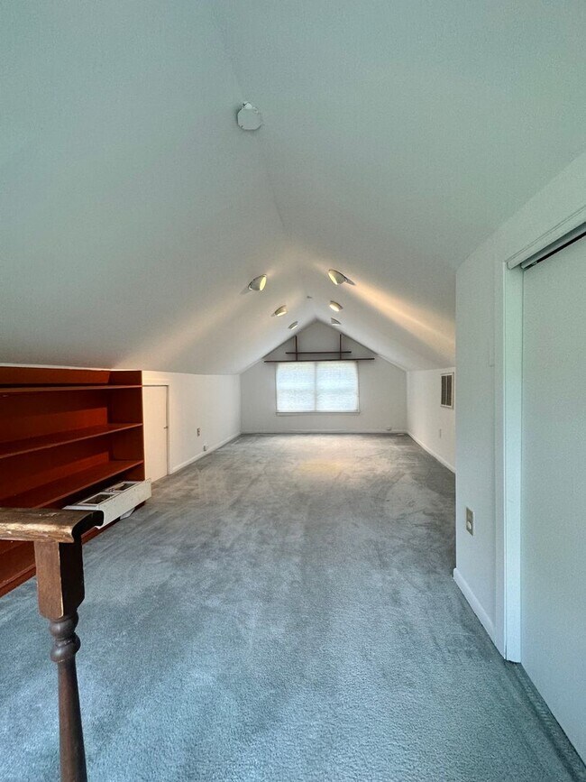 Building Photo - 2702 Ridge Rd Dr