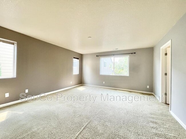 Building Photo - 321 NE 66th Ave