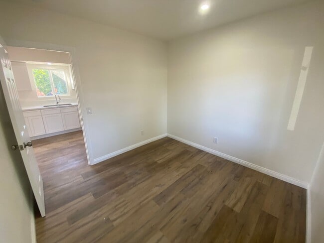 Building Photo - Modern Townhome with Gorgeous City Views – Prime Thousand Oaks Locati