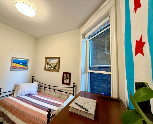 Building Photo - Fully Furnished 4-Bed, 2-Bath MAGNIFICENT ...
