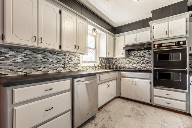 Building Photo - 3204 SE 19th St