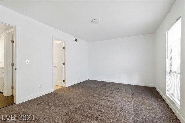 Building Photo - 3749 Carlyle Dr