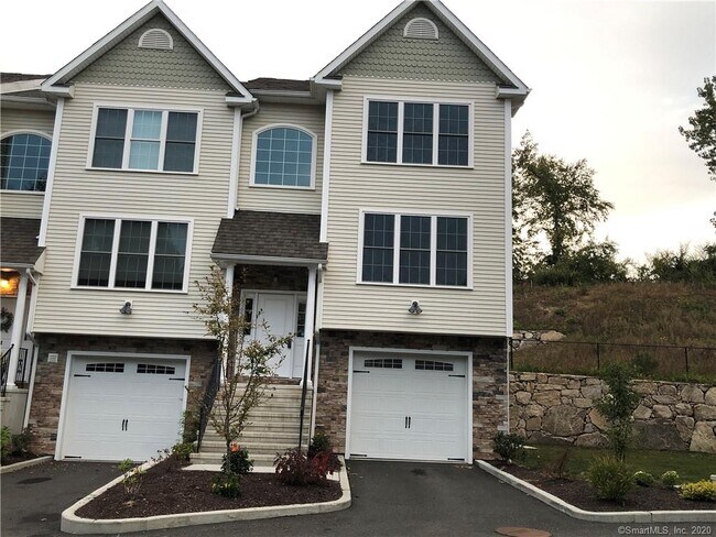 Building Photo - 19 Oak Meadows Dr