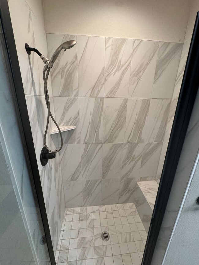Building Photo - 3/2/2 Open Concept - Private patio - GODLE...