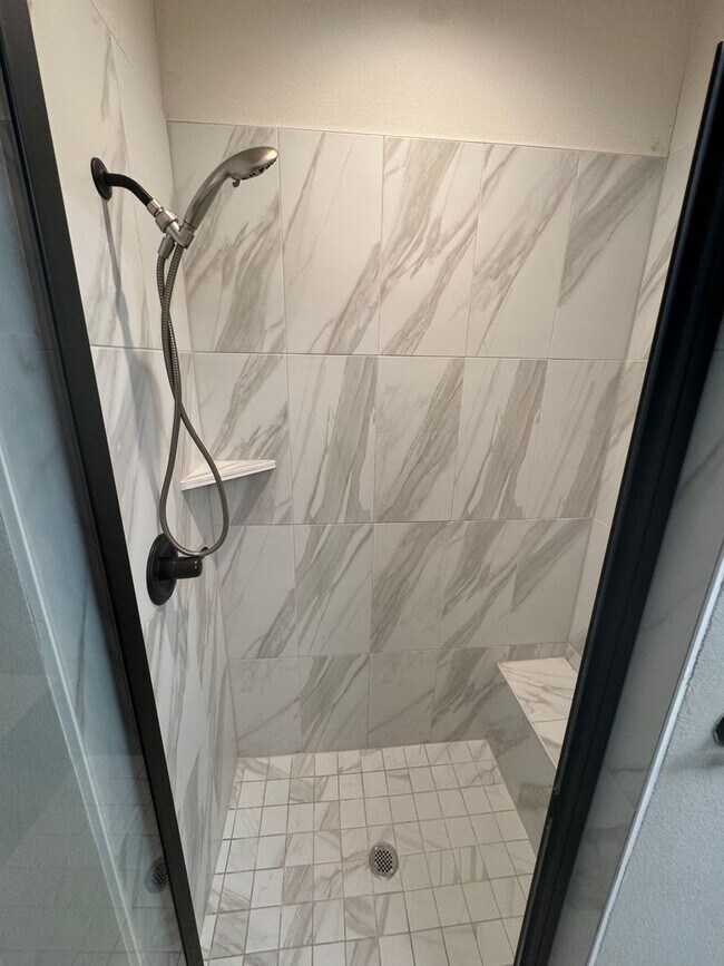 Building Photo - COMING SOON - Commuter Friendly - 3/2/2