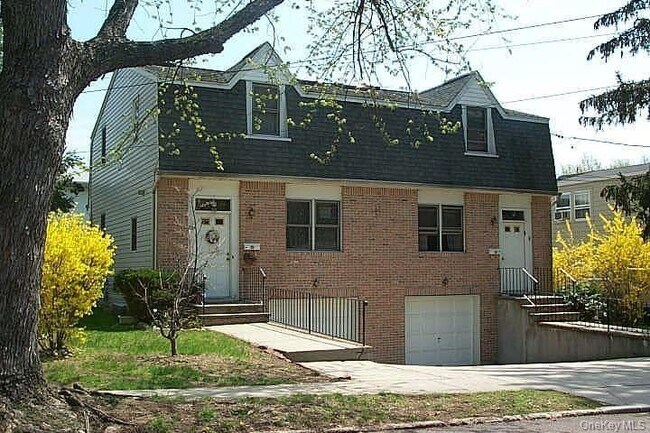 Building Photo - 16 Oldwood Rd S